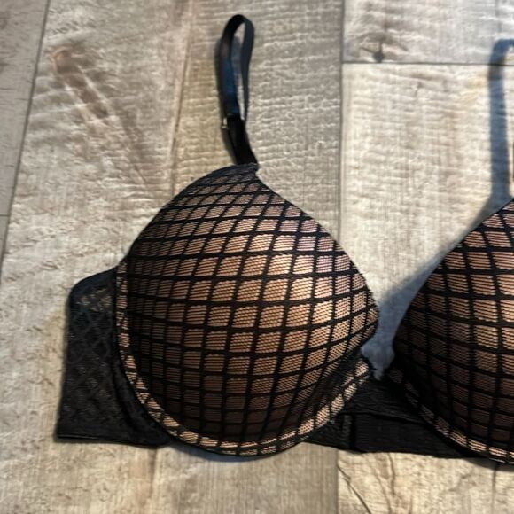 VINCE CAMUTO black bra- size‎ 36C - Picture 3 of 8